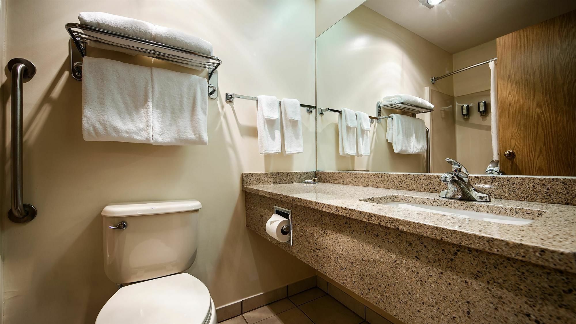 Surestay Hotel By Best Western チリワック エクステリア 写真